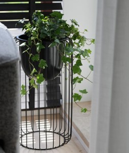 KWIETNIK metalowy czarny H 50 cm zestaw z osłonką czarna metalowa doniczka